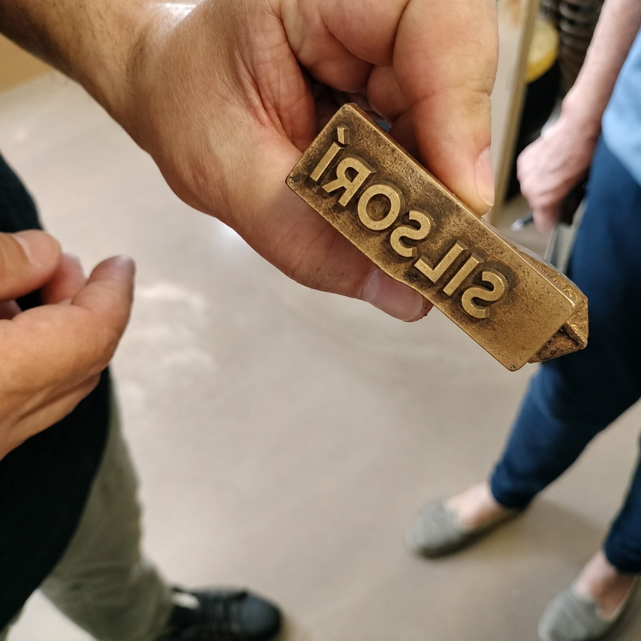Timbro artigianale SILSORÍ usato per personalizzare le friulane